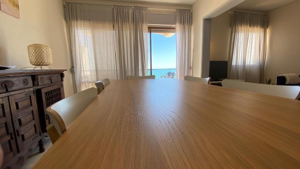 Lusitania T2 Frente Mar Em Quarteira Apartman Kültér fotó